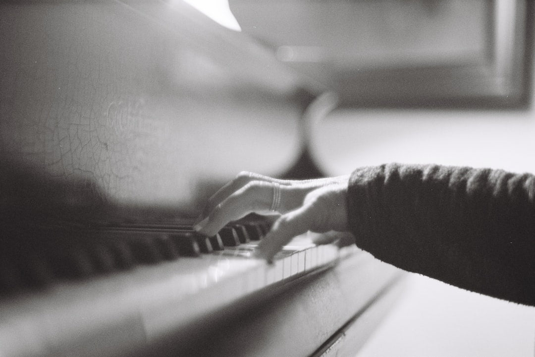 a hand holding a video game